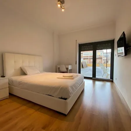 Lisbon South Bay 3 Bedroom With Sunny Terrace Αλμάδα