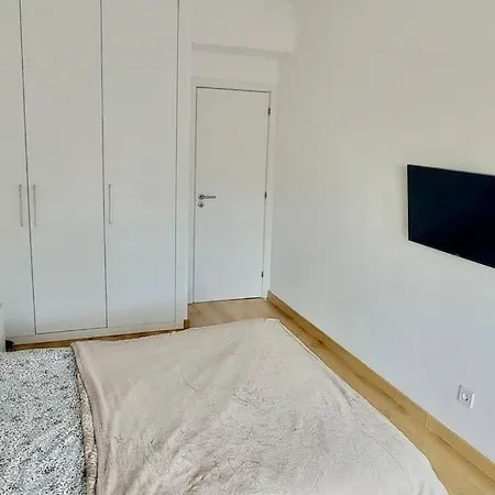 Lisbon South Bay 3 Bedroom With Sunny Terrace Apartment *