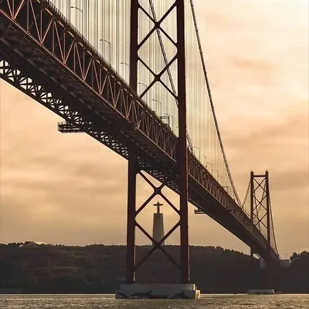 Lisbon South Bay 3 Bedroom With Sunny Terrace Apartment Almada