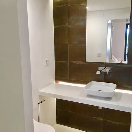 Lisbon South Bay 3 Bedroom With Sunny Terrace *